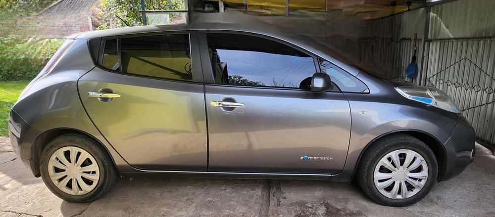 Електромобіль Nissan leaf