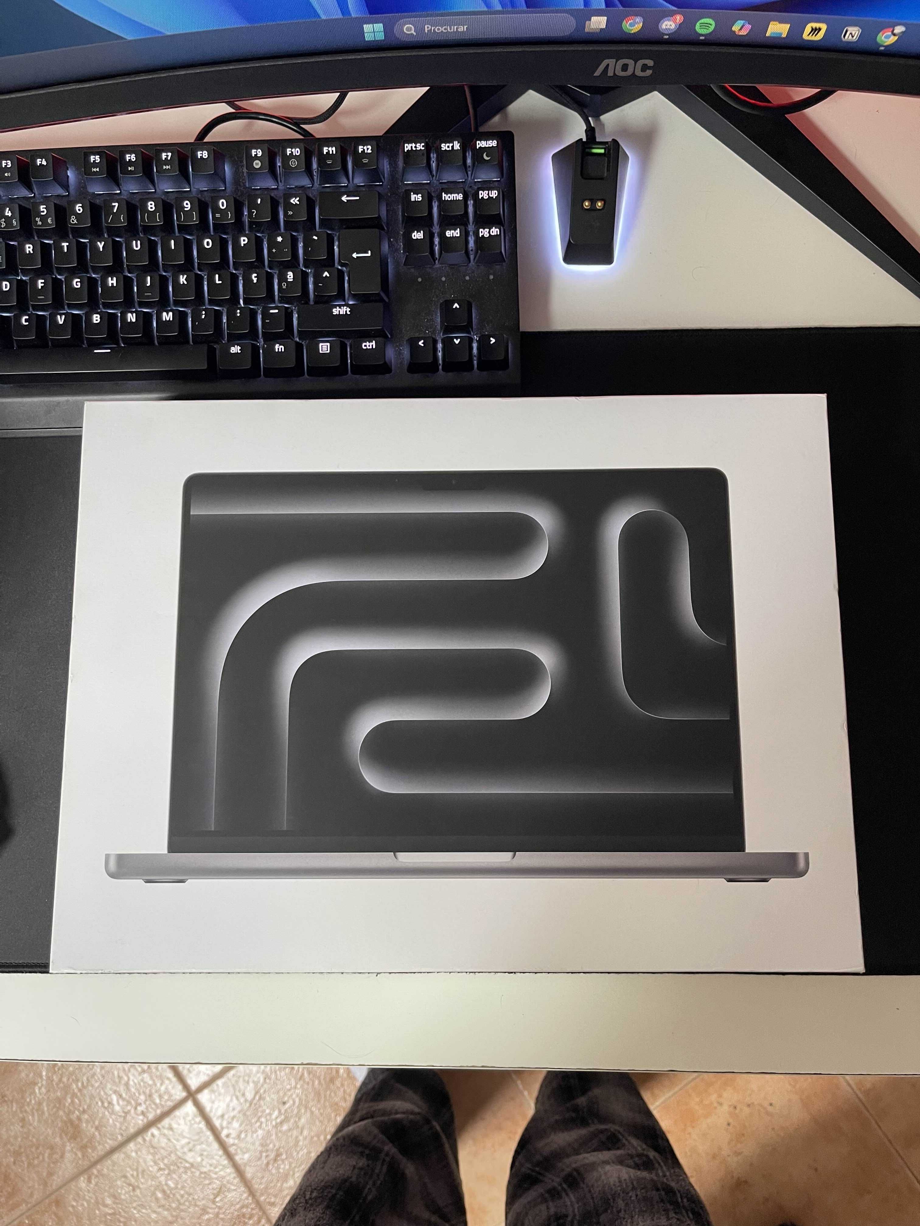 MacBook Pro 14” (M3, 16GB RAM, 512GB SSD) - Novo!