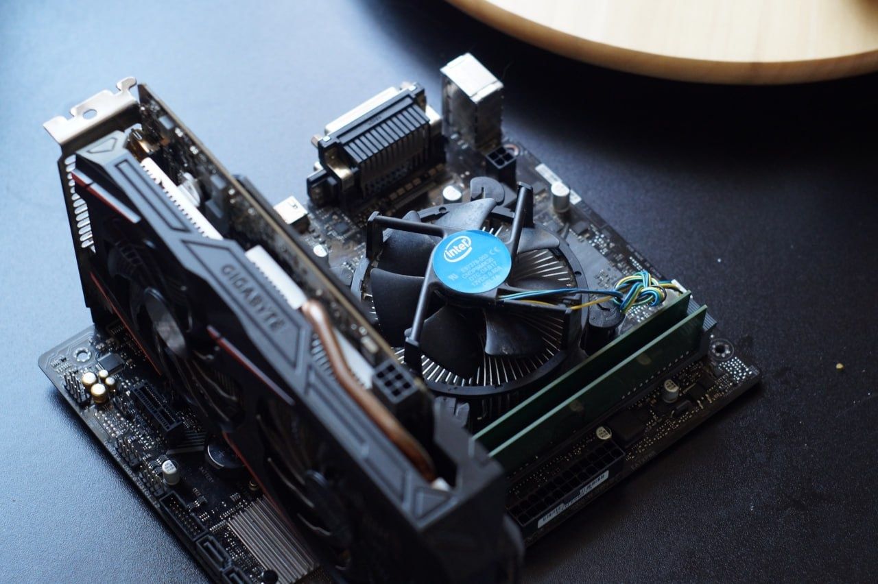 Intel core i5-9400f з материнською платою, відеокартою 1060 і пам'ят