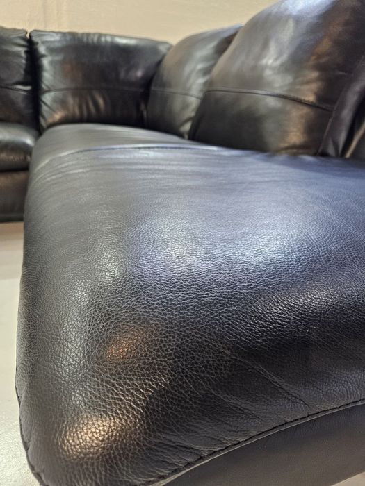 Шкіряний  кутовий чорний диван. ITALSOFA. Як новій