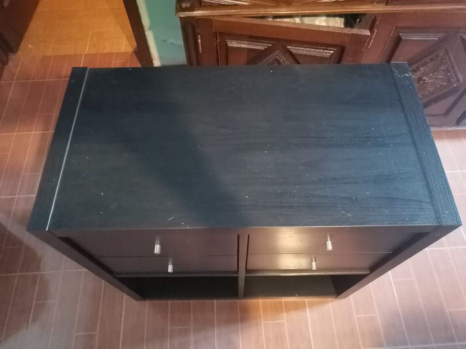 Estante com 4 gavetas