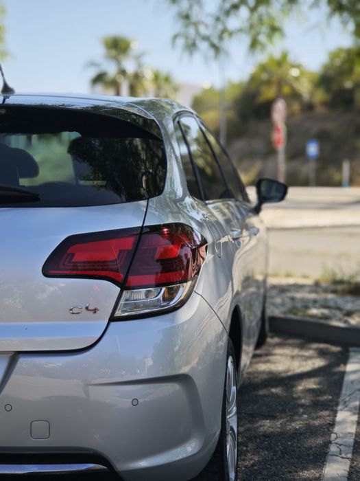 Citroën C4 PureTech 110 • 2015 • (Negociável)