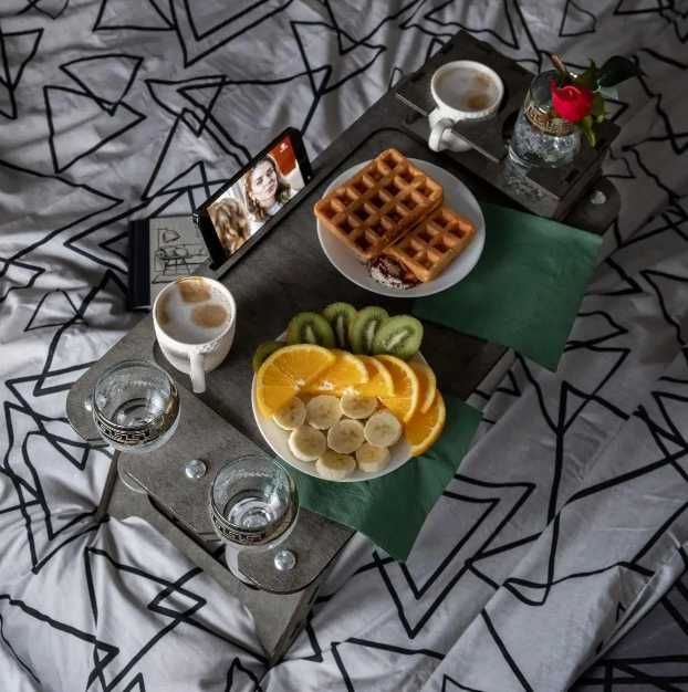 Дерев'яний розкладний столик піднос для завтраків ноутбука пікніка