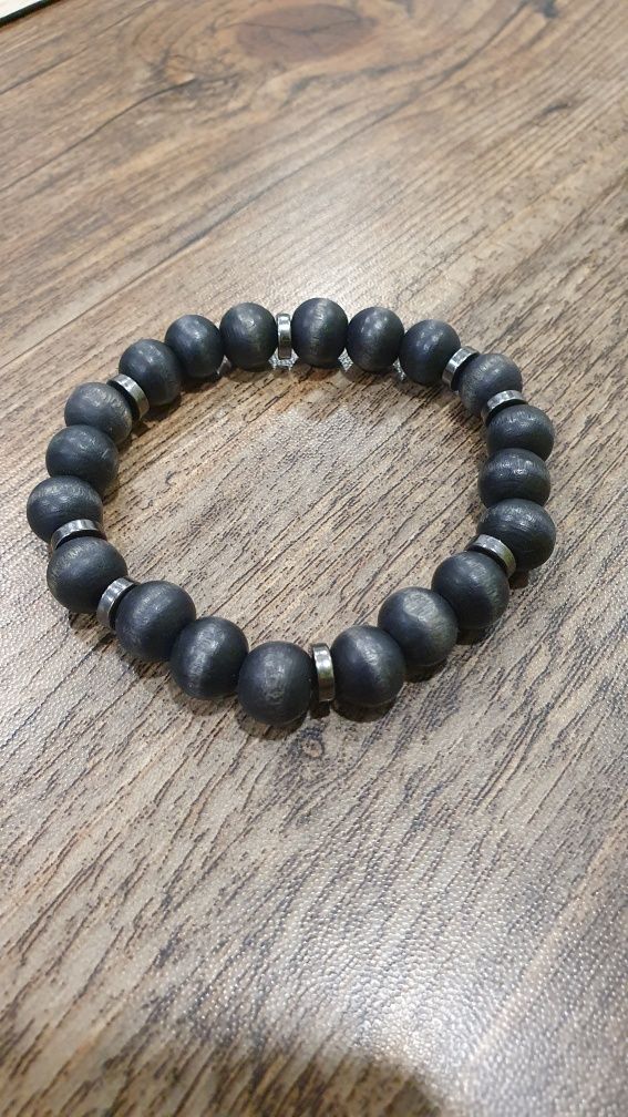 Pulseira em madeira preta