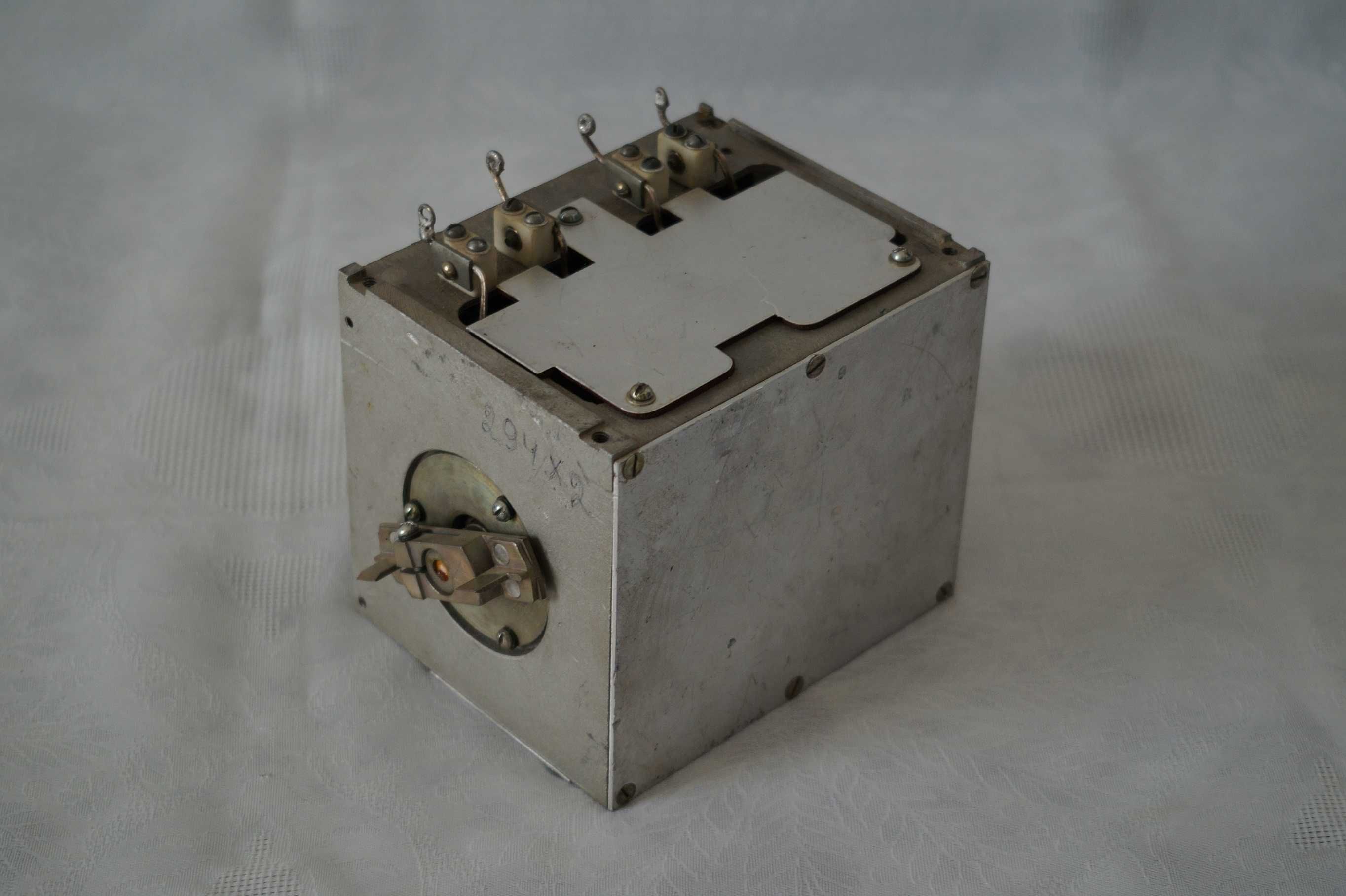 Конденсатор переменной емкости КПЕ на подшипниках радиодетали