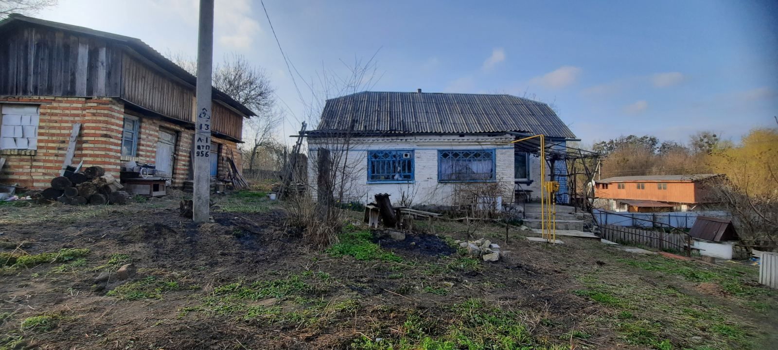 Будинок в центрі села, фасад під бізнес, дом
