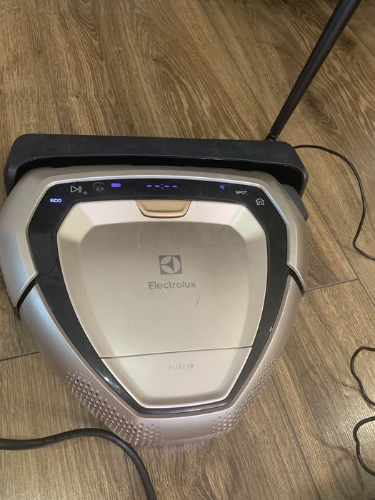 Робот пилосос Electrolux pure i 9