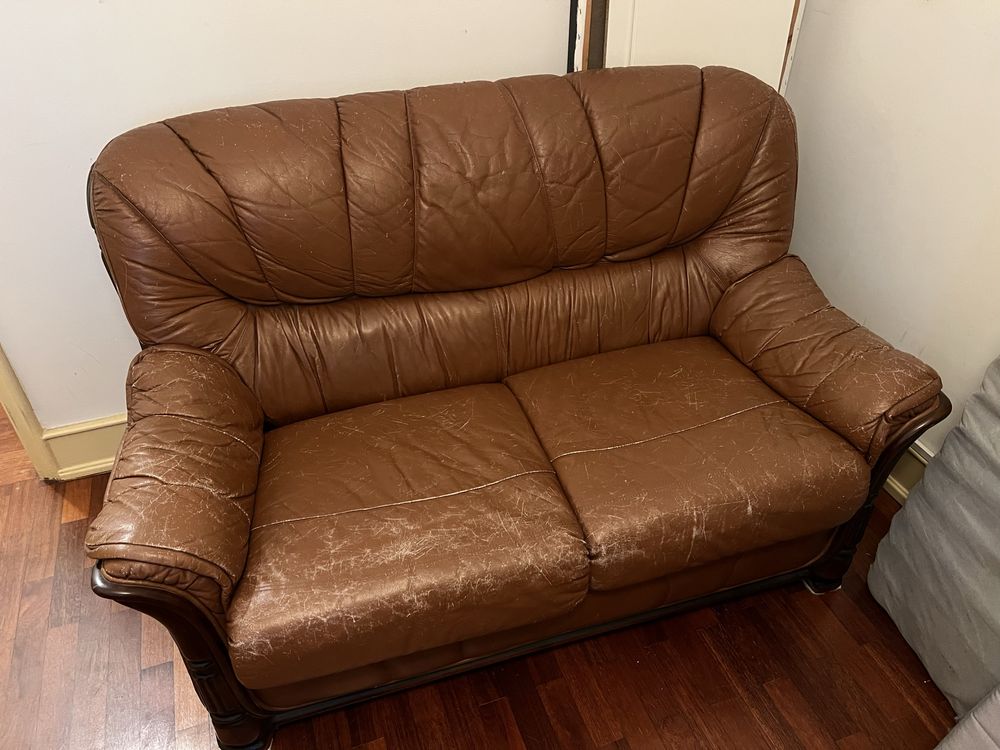 Sofá + 2 poltronas em couro