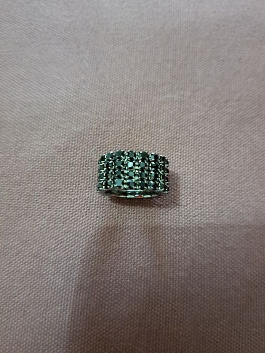 Anel em aço  com zirconias pretas
