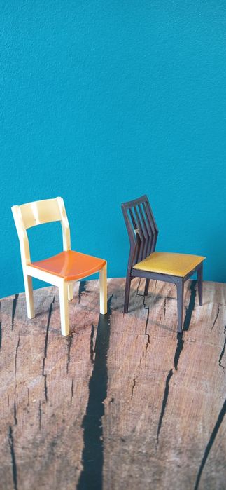 DDR PRL stare mebelki dla lalek - 2 krzesełka vintage