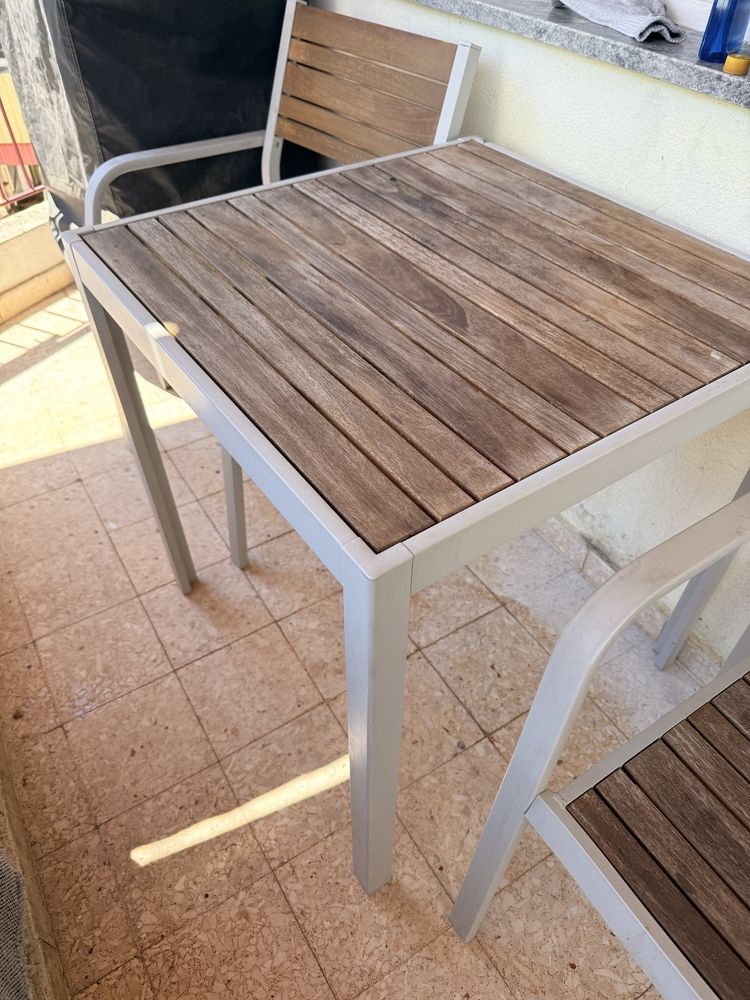 Conjunto mesa e duas cadeiras exterior