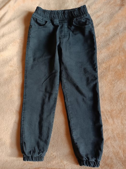 Джинси джогери утеплені на 6-7 років.