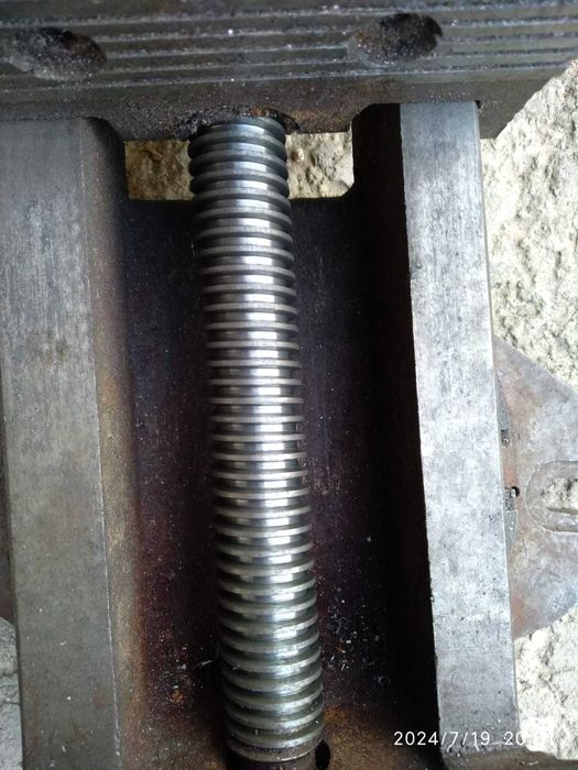 Продам тиски станочные фрезерные 160мм