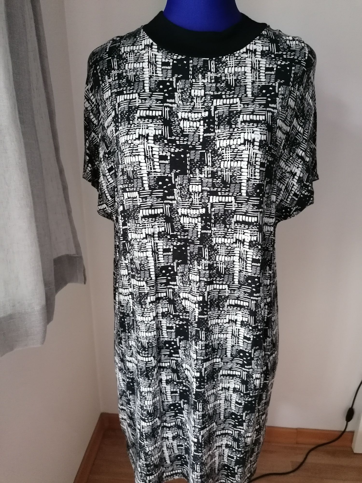 Sukienka firmy Sparkle & Fade