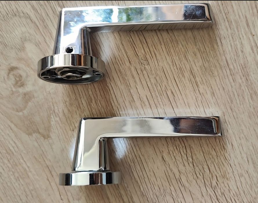 Klamki do drzwi wewnętrznych uszkodzone