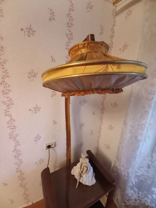 Тумба - торшер з абажуром, б/в антикваріат