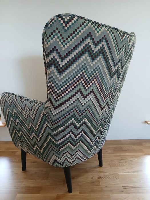 Fotel kolorowy zygzak azul hiszpańska tkanina żakardowa