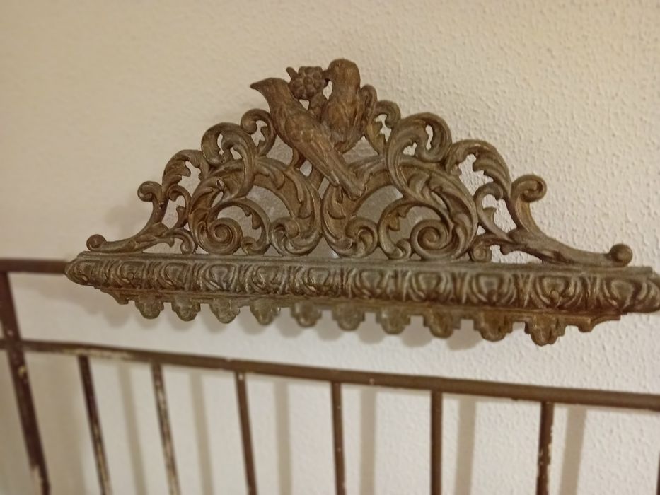 cama antiga  como nova