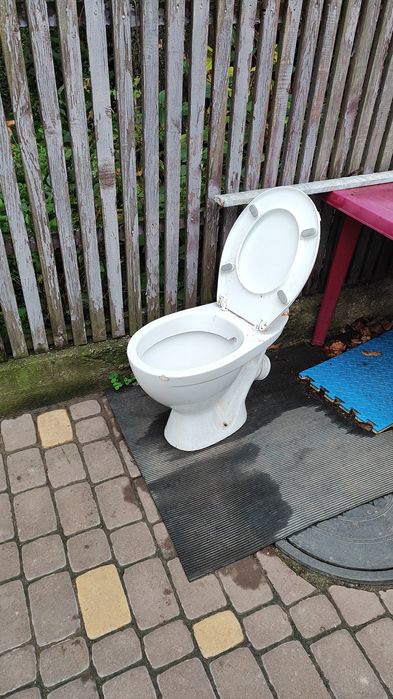 Унітаз для тимчасових ремонтних робіт на об'єкті.