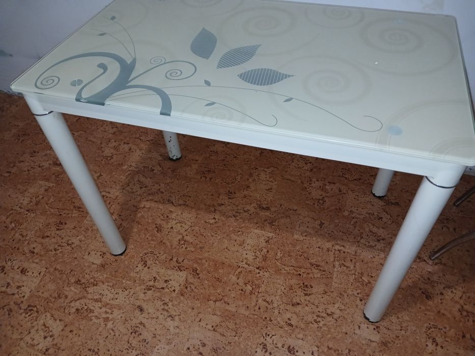 Стол кухонный,стеклянный