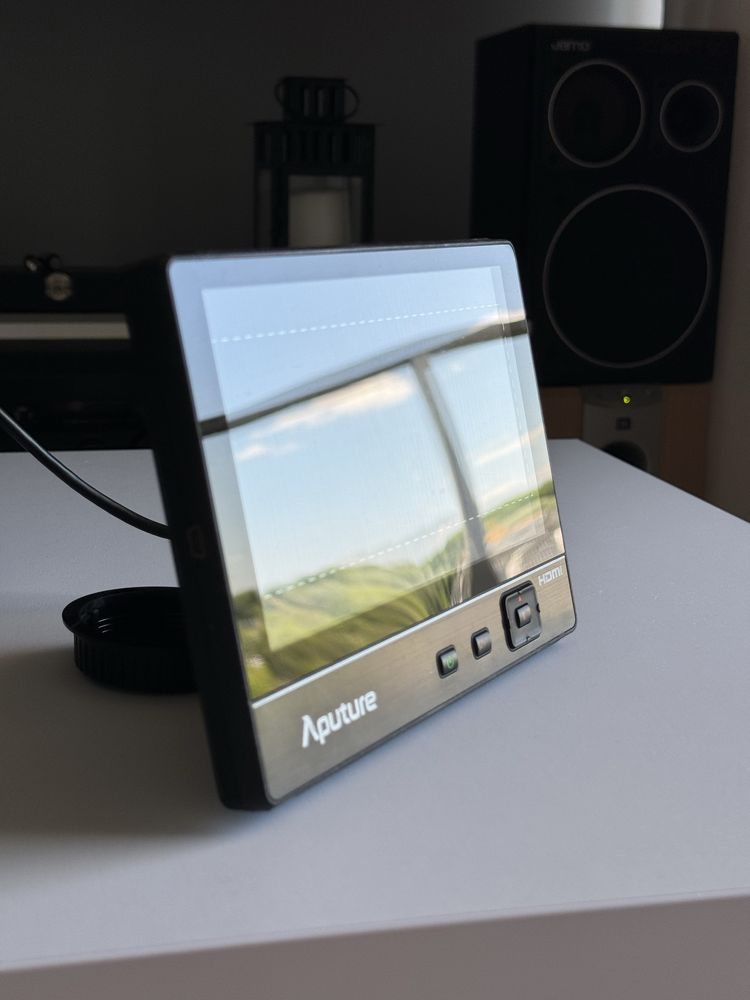 Aputure V-screen VS-2