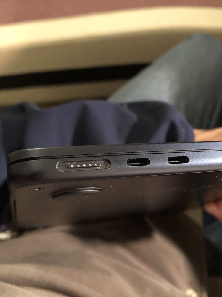 Macbook Air M2 A2681 заблокований