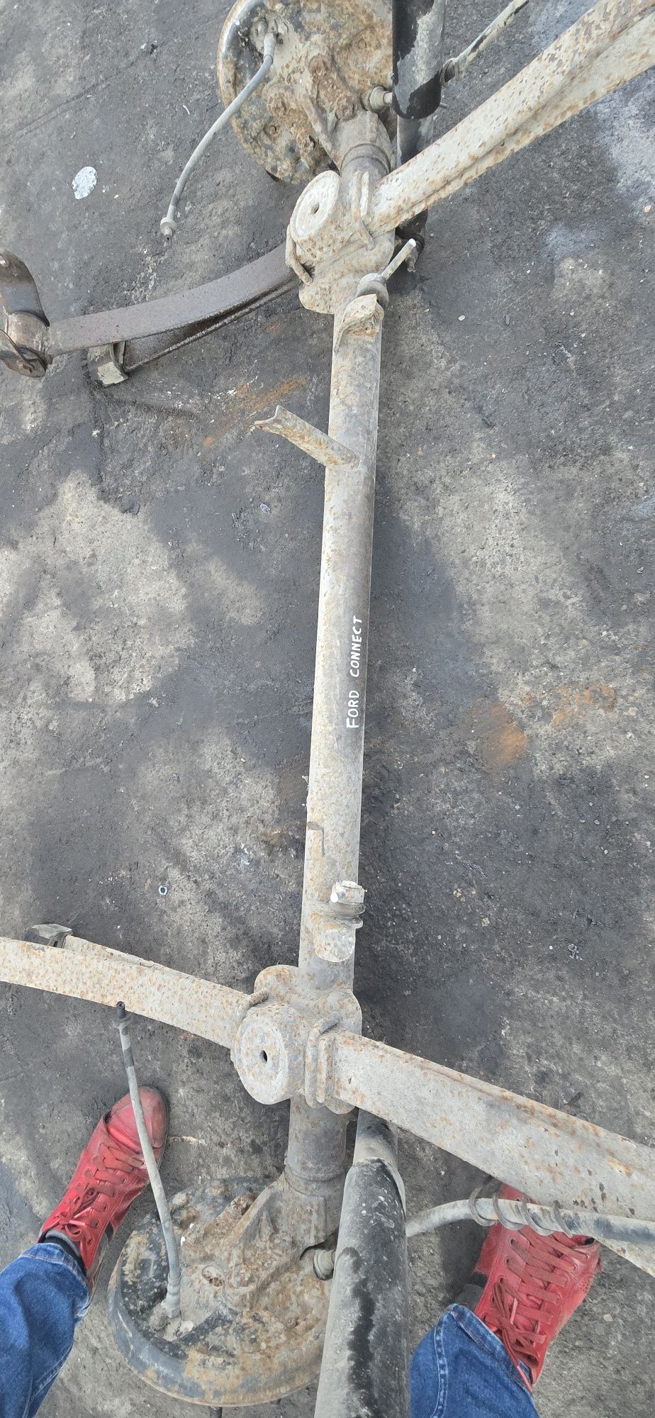 Belka zawieszenia oś tylna resor Ford Transit Connect 1,8  2004r
