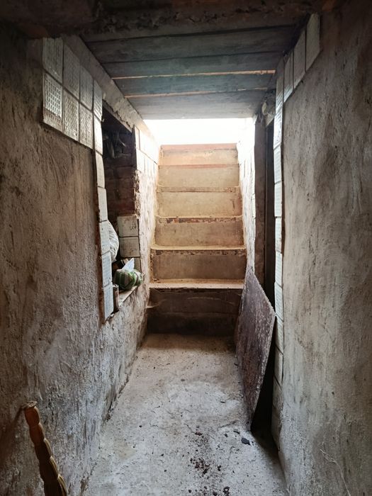 Продам гараж за білим замком