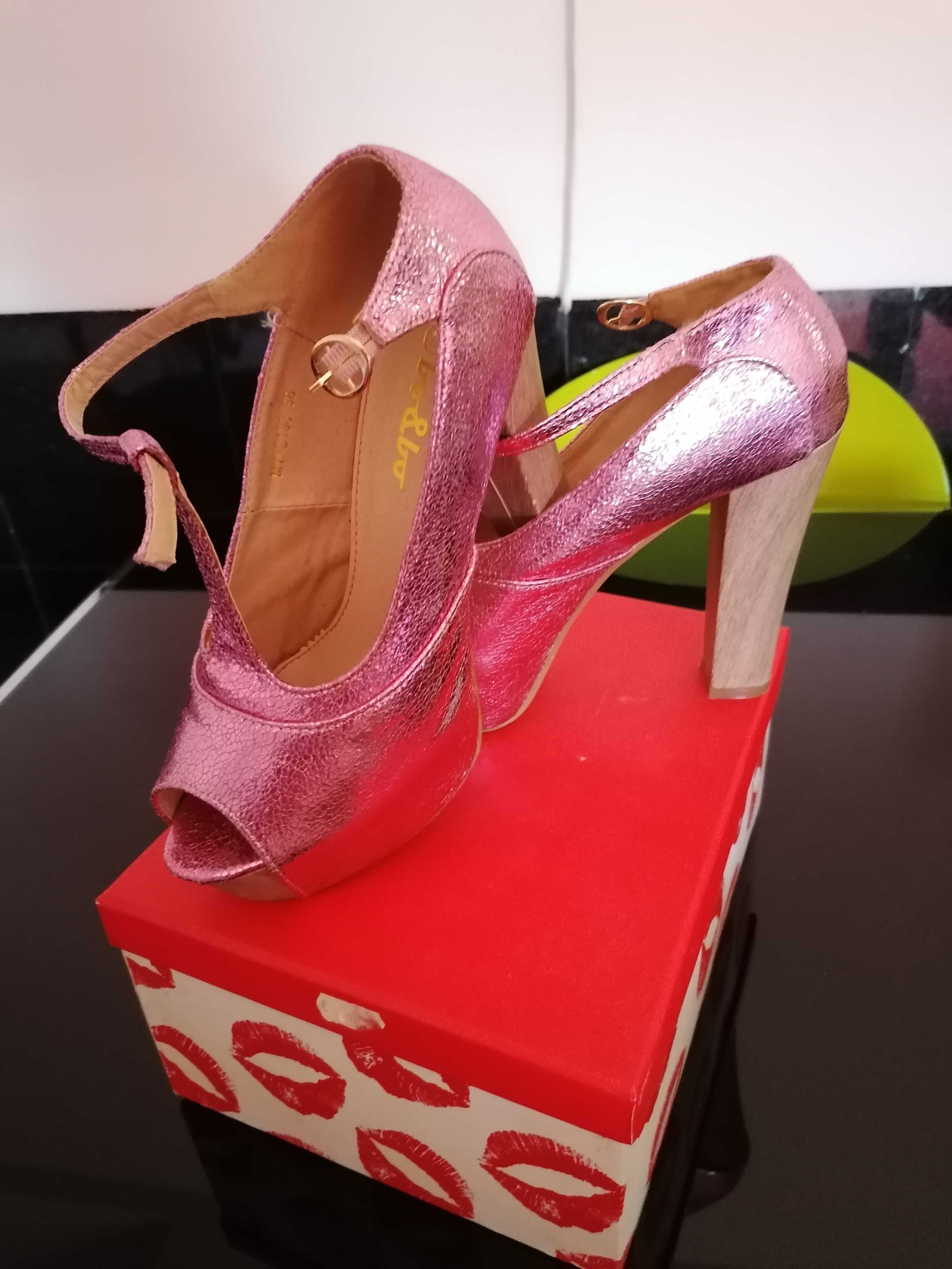 Sapatos altos (usados)