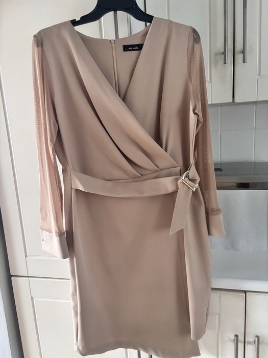 Beżowa sukienka 44 Mia moda