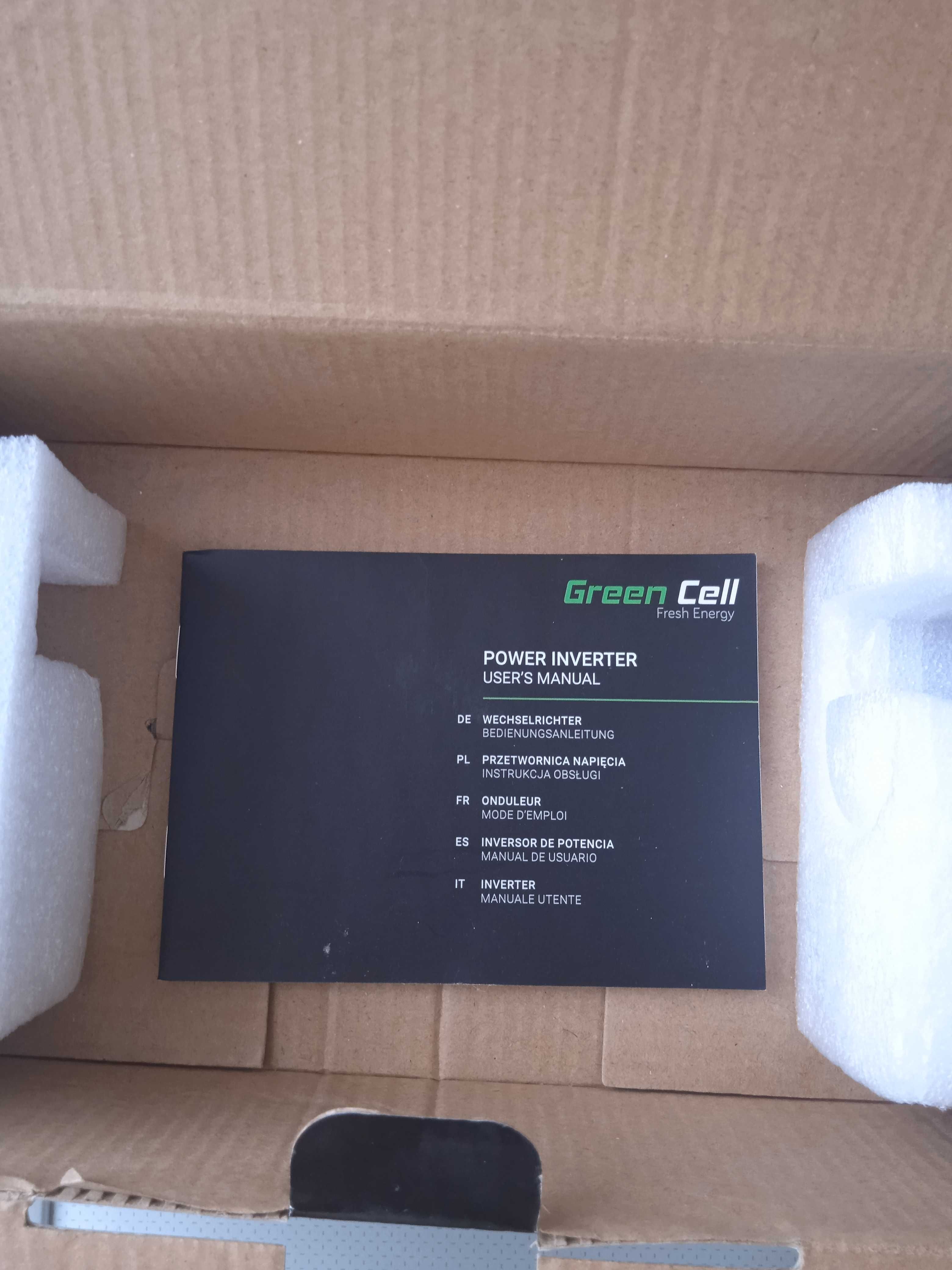 Инвертор Green Cell 300W/600W DC12V-AC230V Преобразователь напряжения