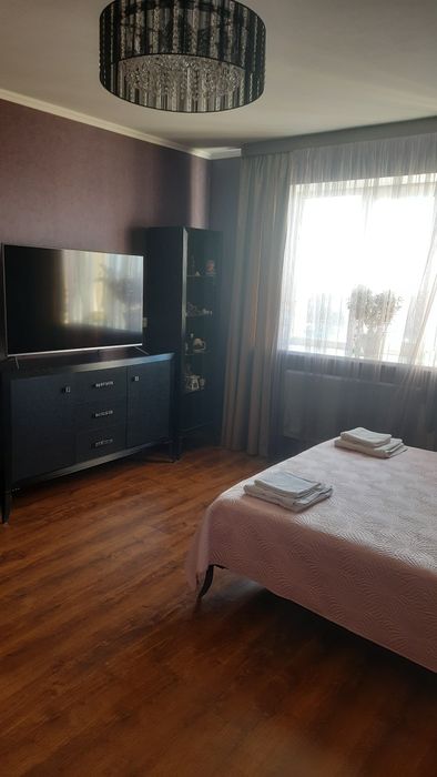 ЛЮКС . .Недалеко від центру. Біля медичного університету ім.