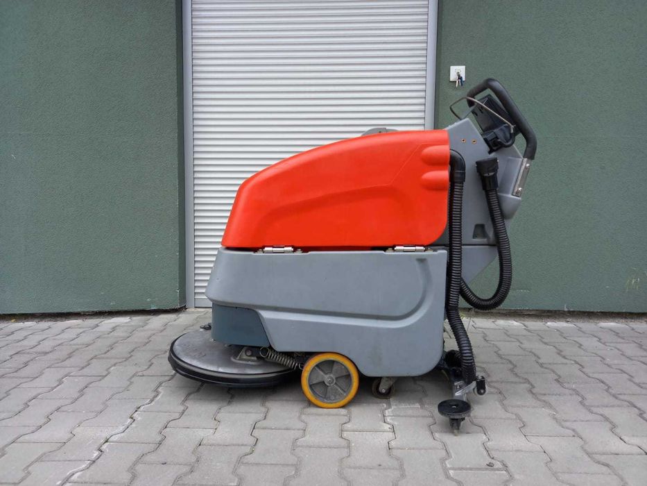 Szorowarka z trakcją Hako B 45 CL TB510