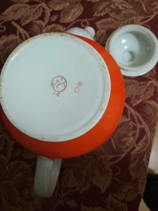 Чайник большой, доливной, 2 л, 250грн.