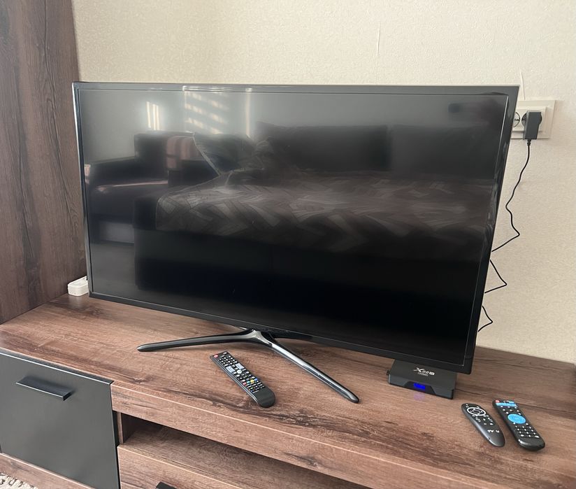 Смарт Телевізор Samsung UE-42F5500