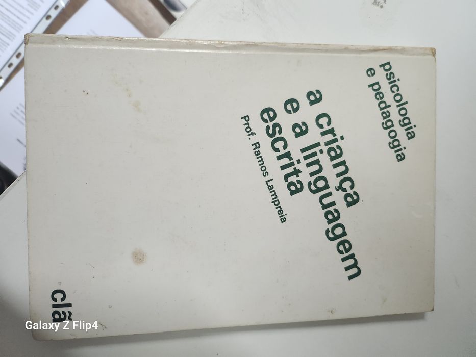 Vários livros de diversos temas.