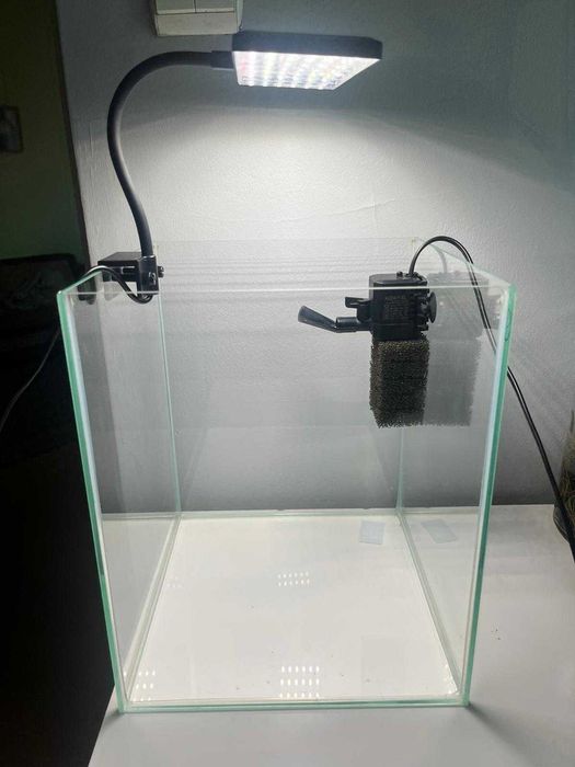 Zestaw akwariowy 19l Akwarium 25x25x30 + lampka 15W + filtr pat mini