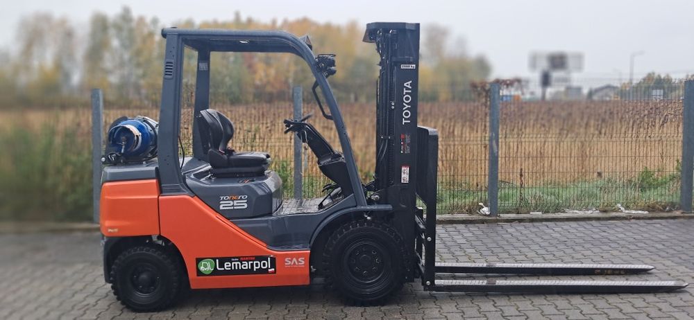 Wózek Widłowy TOYOTA