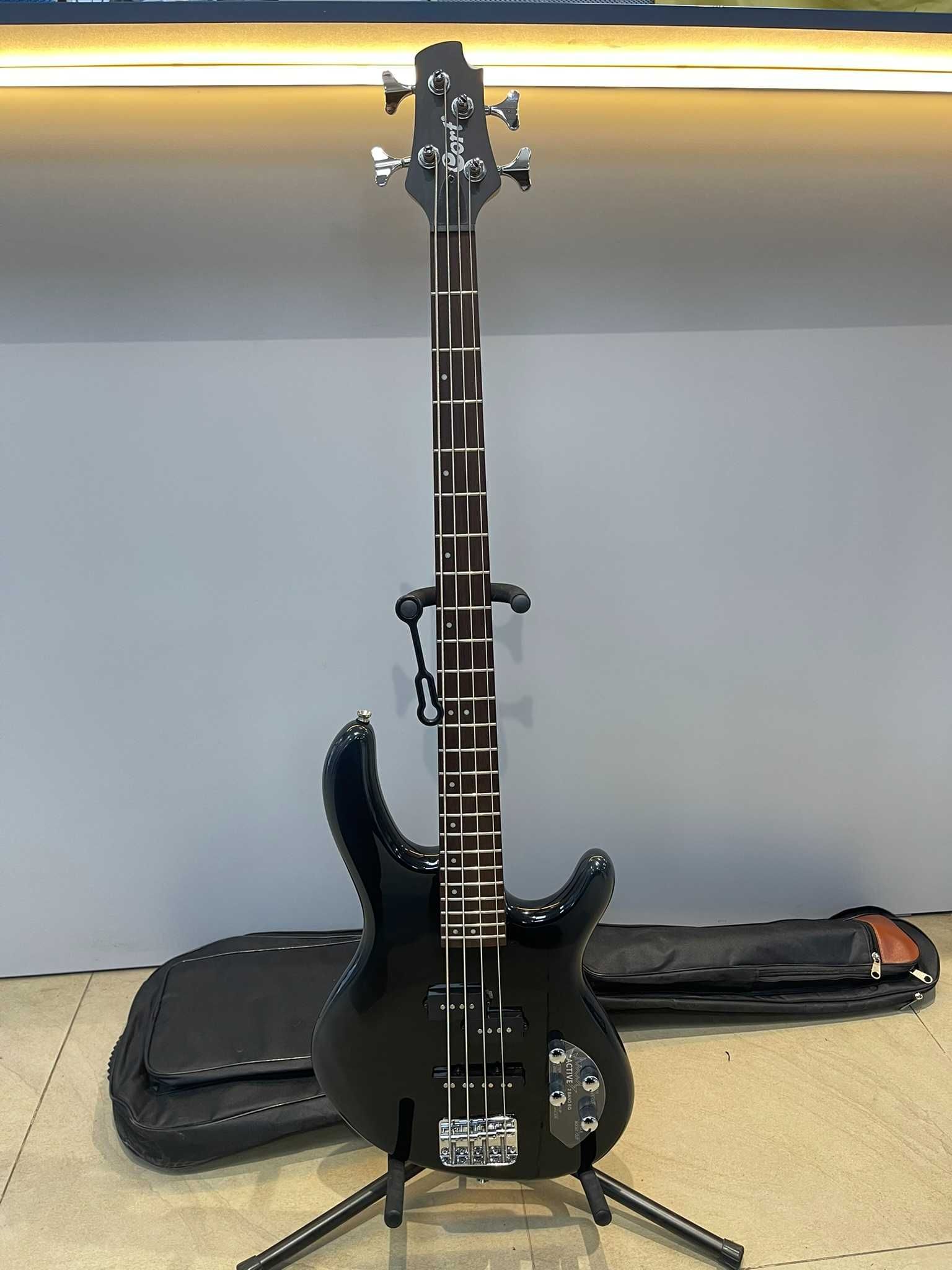 Електрична бас-гітара  Cort Action Bass Plus 4-String Black