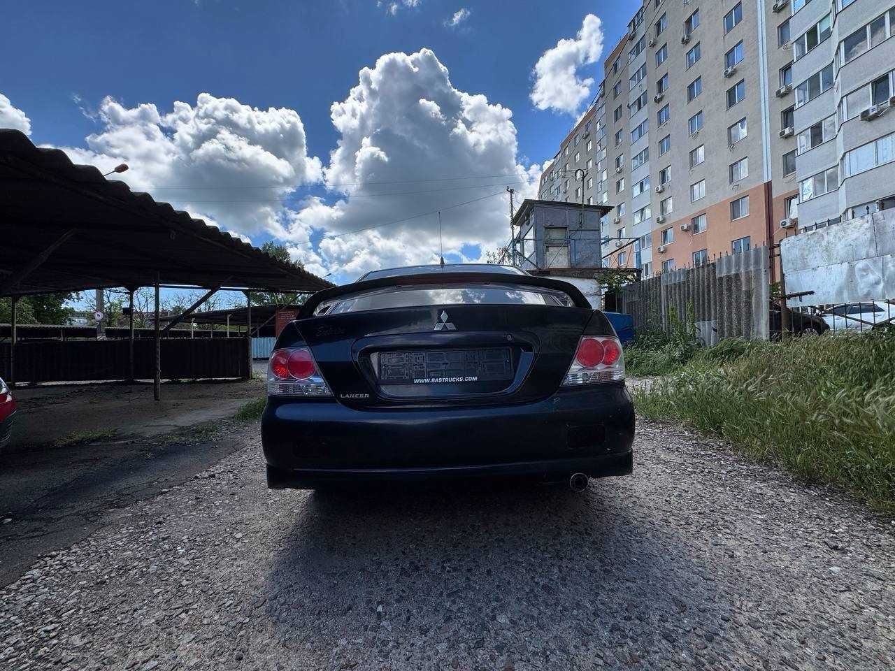 Автомобіль Міцубісі Лансер 9