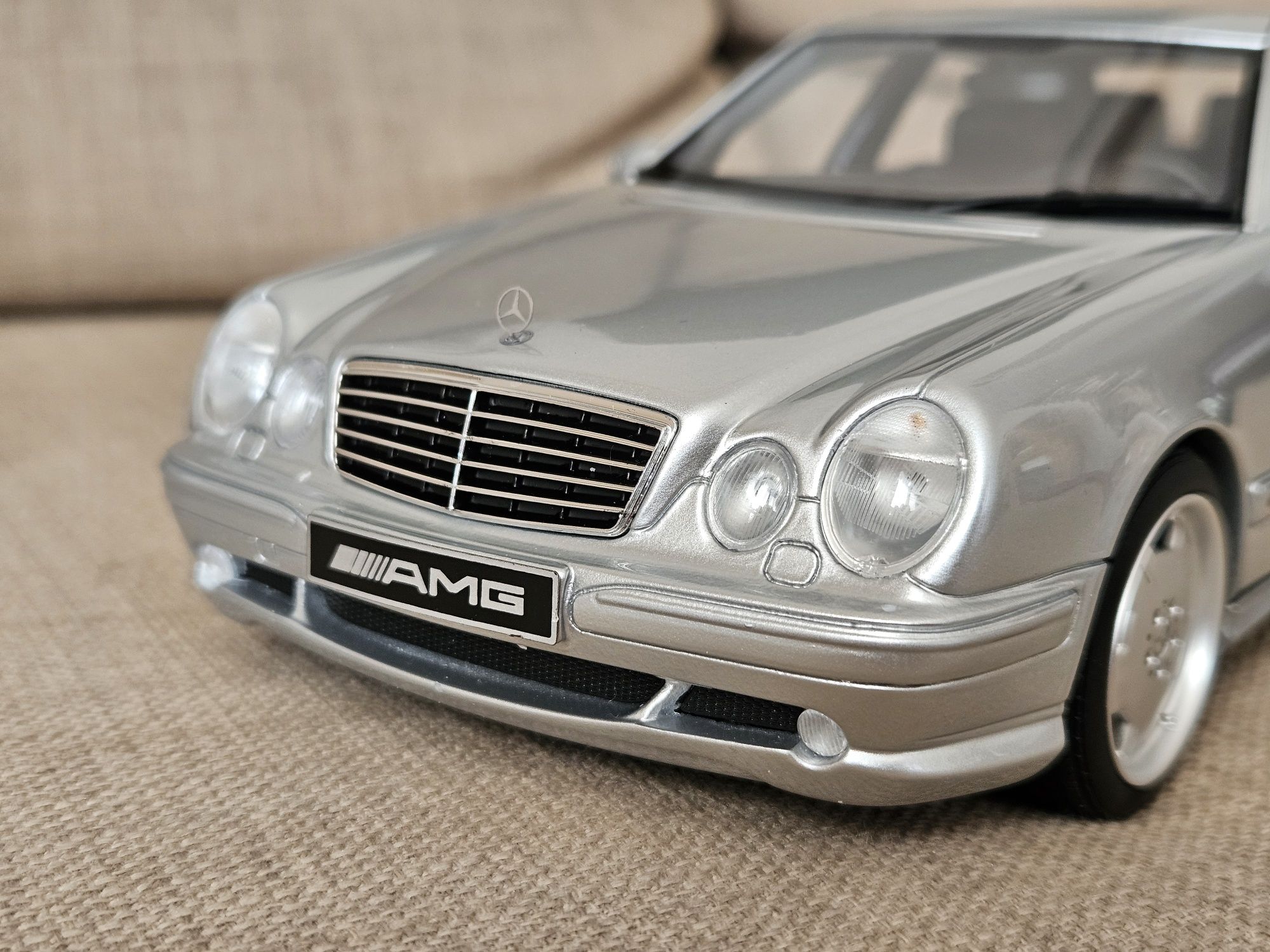 Mercedes Benz E55 AMG W210 1:18 Otto Models LIMIT!