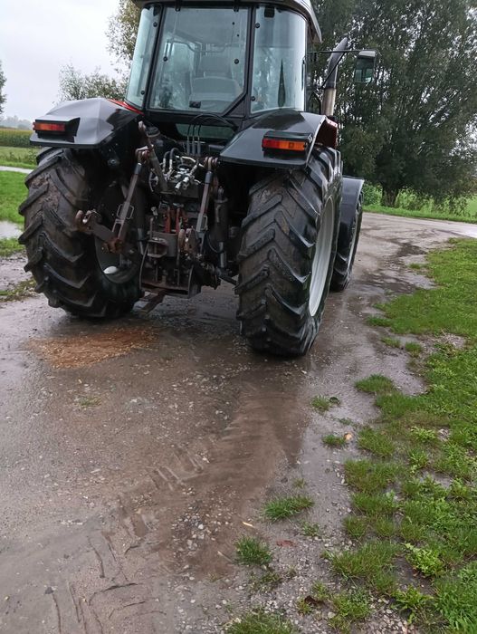 Massey Ferguson 8110