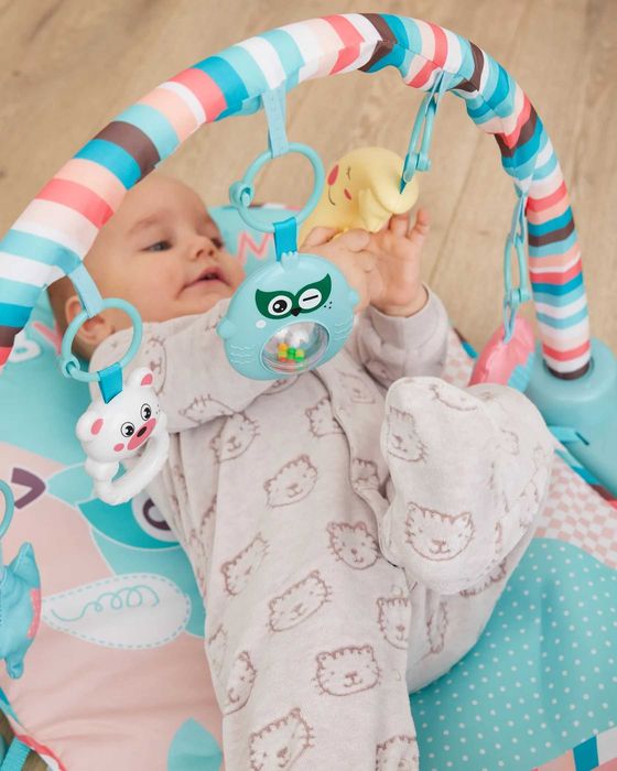 Ігровий килимок для немовлят, Дитячий килимок із підвісними іграшками