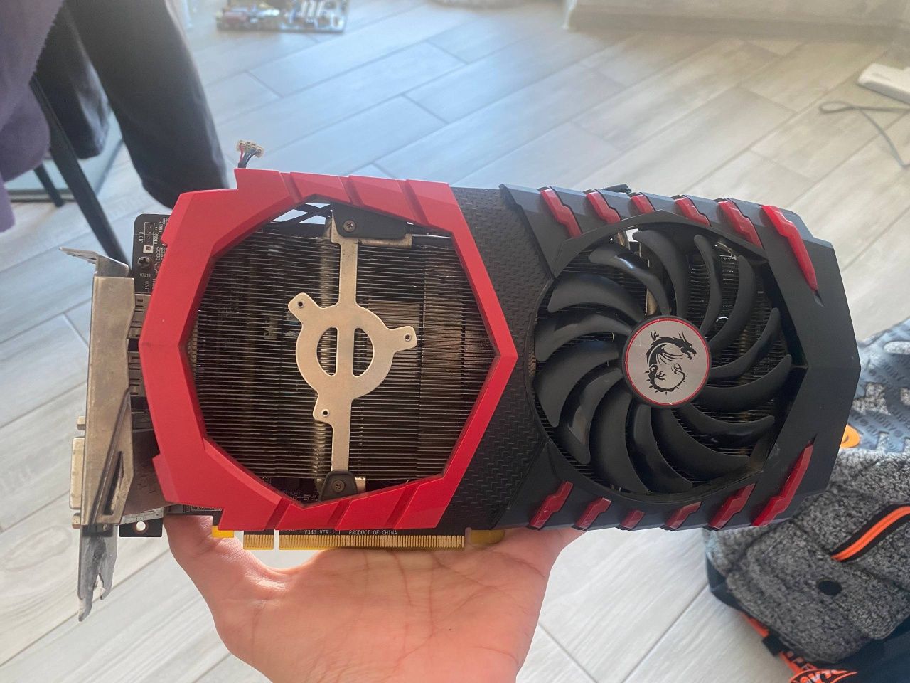 Продам нерабочую видеокарту RX580(8GB)