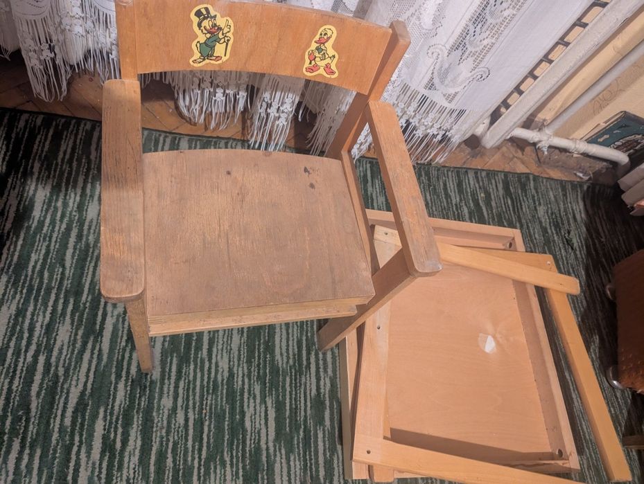 Дитячий столик, гойдалка, посуд силіконовий