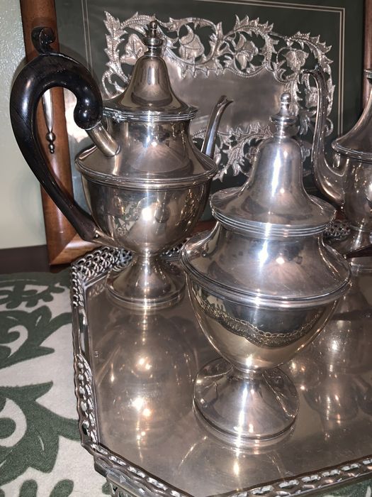 Serviço de chà e cafè de prata , da antiga ourivesaria da Guia (5kg)