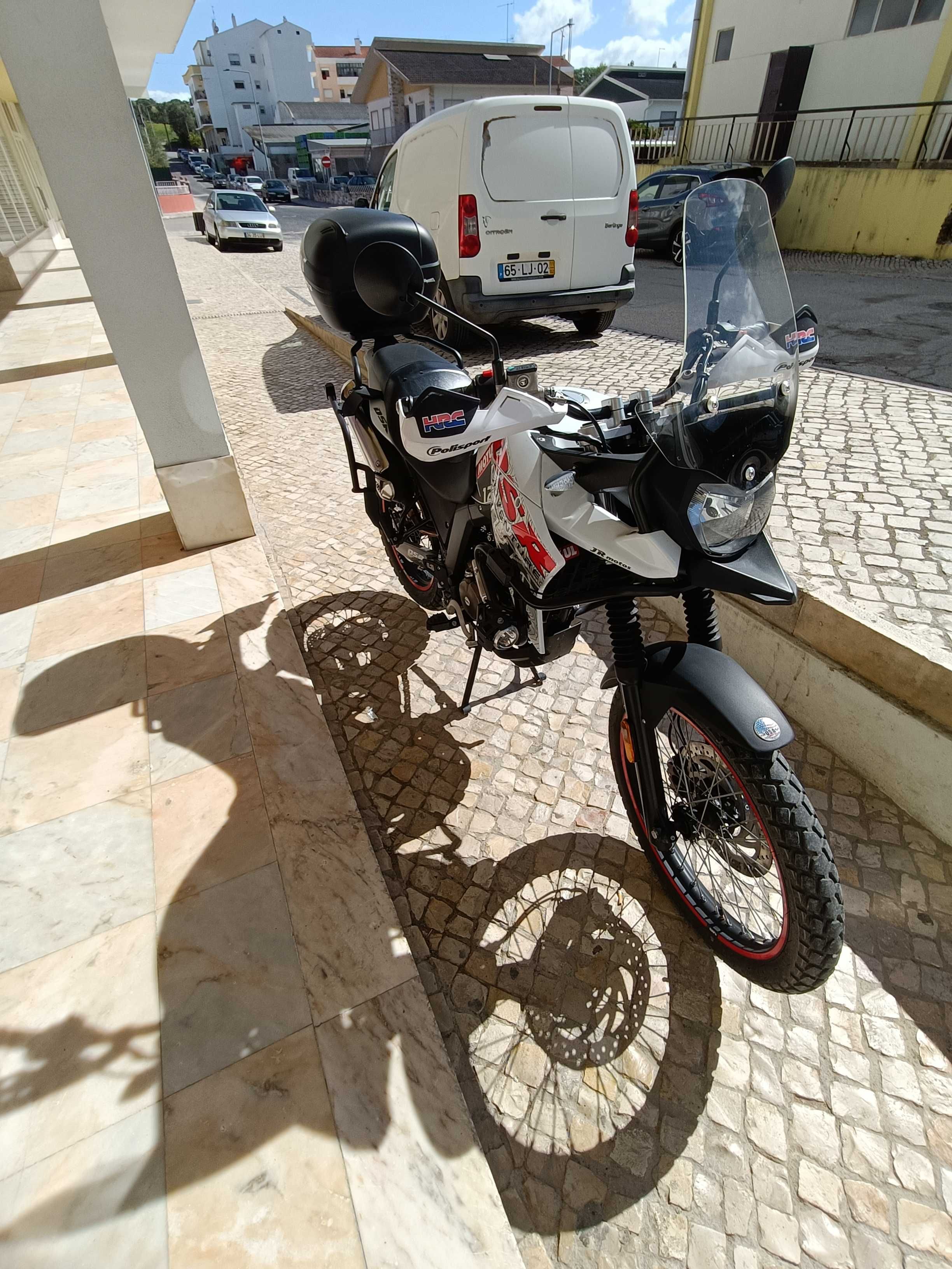 Mota 125 com 15 cavalos como nova