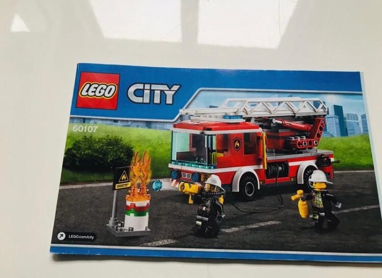 Lego city 60107 wóz strażacki z drabiną