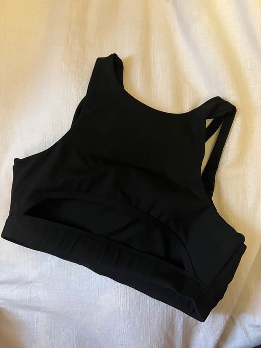 Спортивний топ зі змінними чашечками