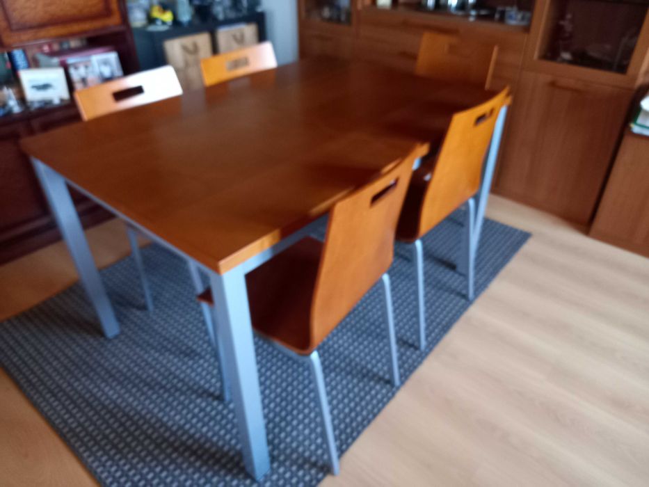 Mesa de jantar com 6 cadeiras